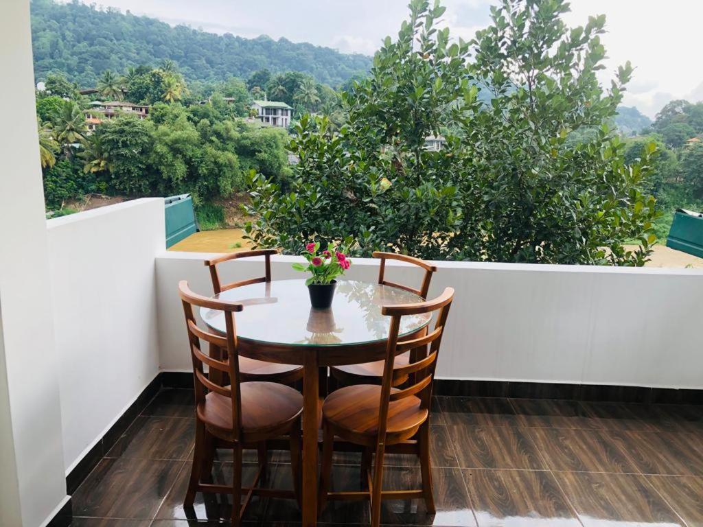 Kandy River Garden Luaran gambar